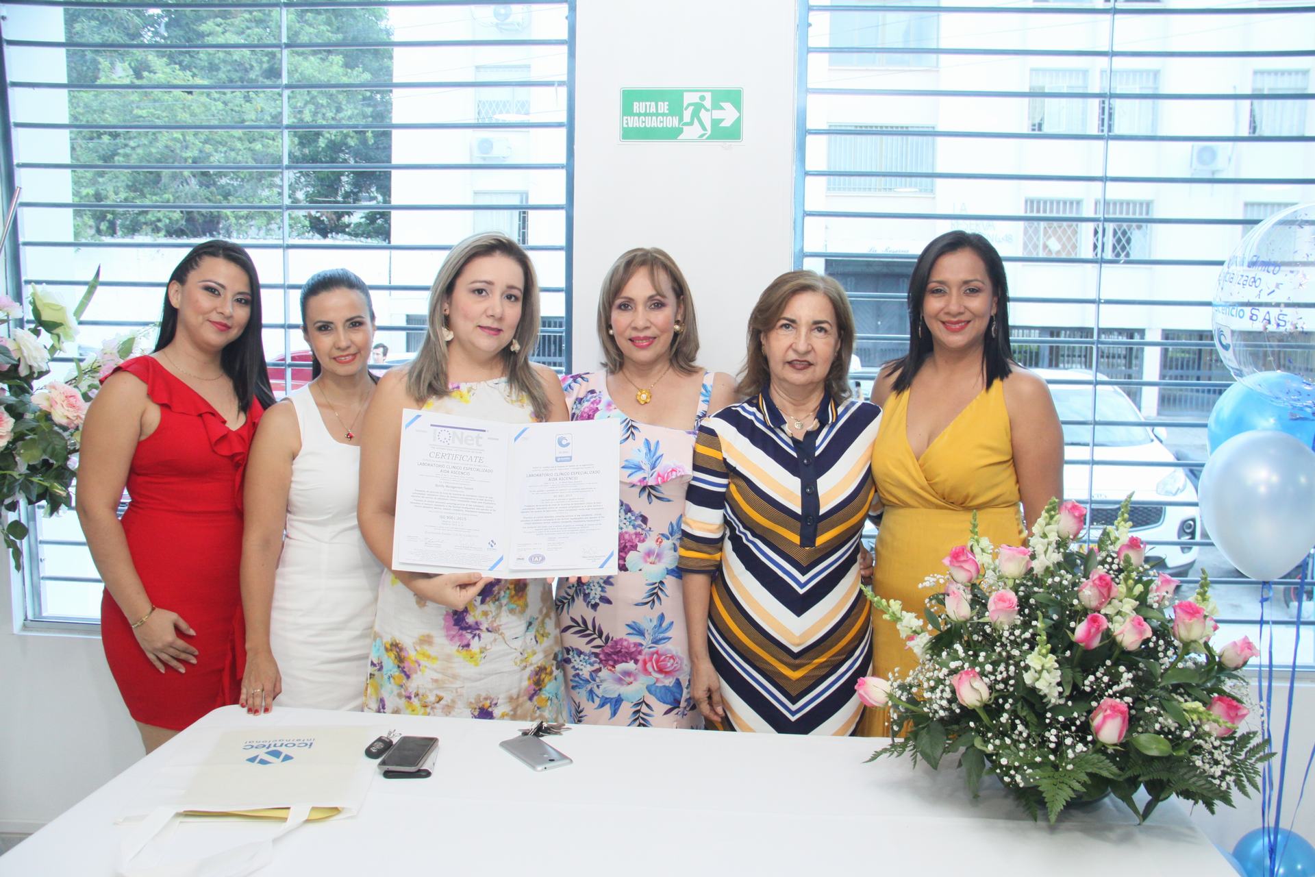 Ingrid Johanna Osorio, Nancy Alexandra Amaya, Gloria Morales, Aida Ascencio Hernández Gerente, Beatriz Cortes Ruiz y Lorena Ascencio Hernández.